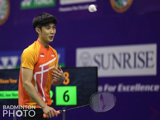 业运动员或 业运动员或