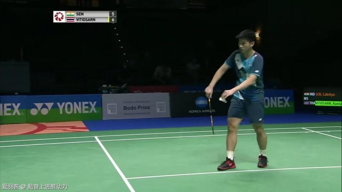 球员配合默 球员配合默